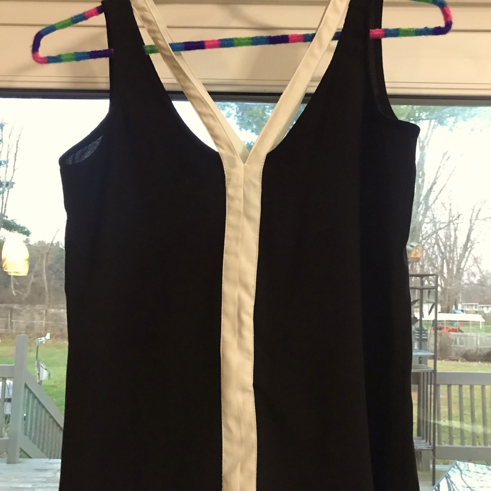 Lovely top with gorgeous neckline, slight cut out!